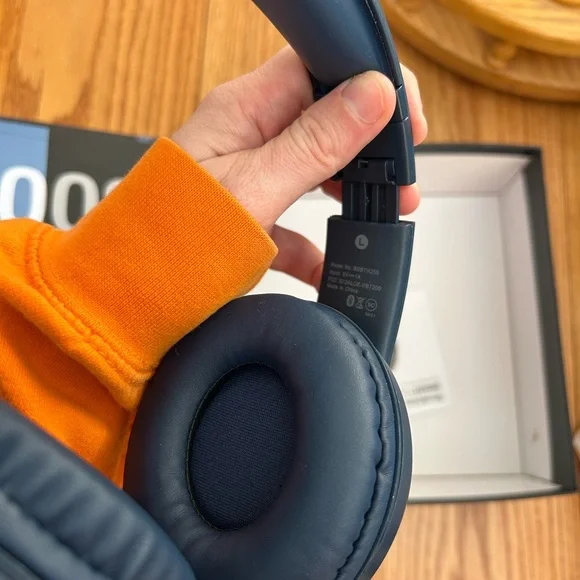 Brookstone SmartTouch Wireless Headphones - Blue - Picture 4 of 7